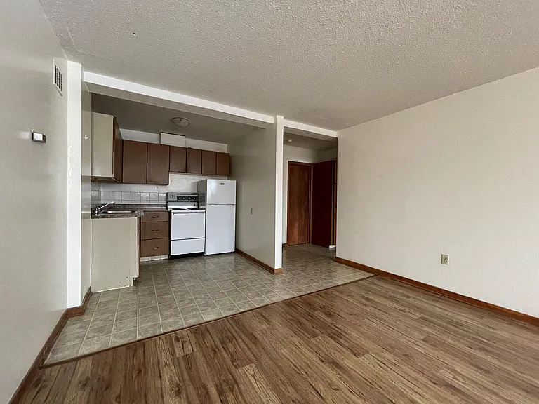 2249 Cornwall St — Photo 8