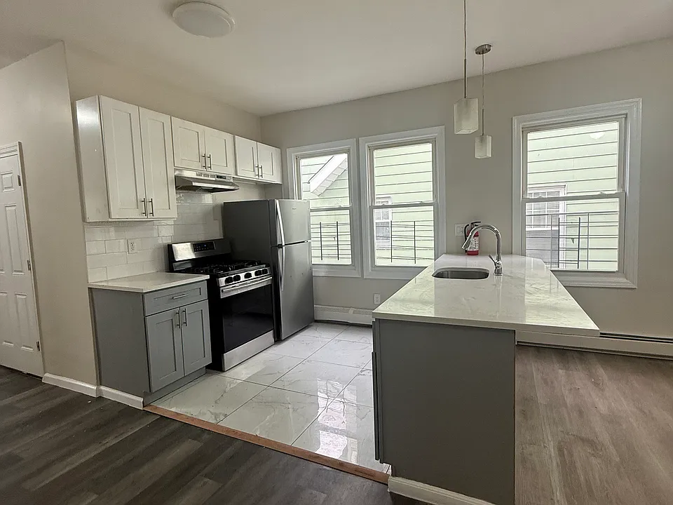 22 Goodwin Ave #2A