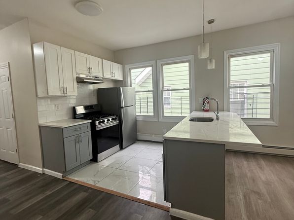 22 Goodwin Ave #2A