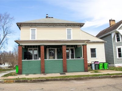 307 W 3rd St, Uhrichsville, OH, 44683
