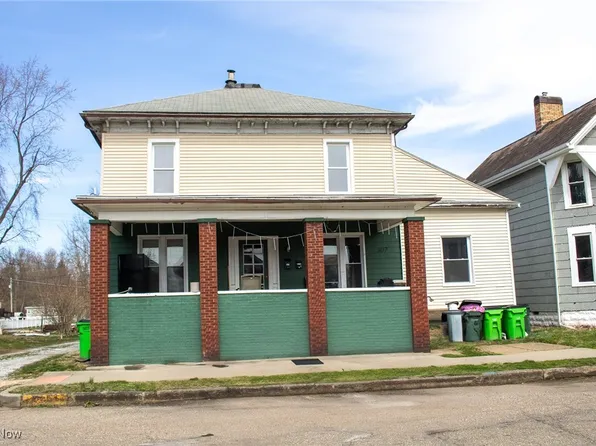 307 W 3rd St, Uhrichsville, OH 44683