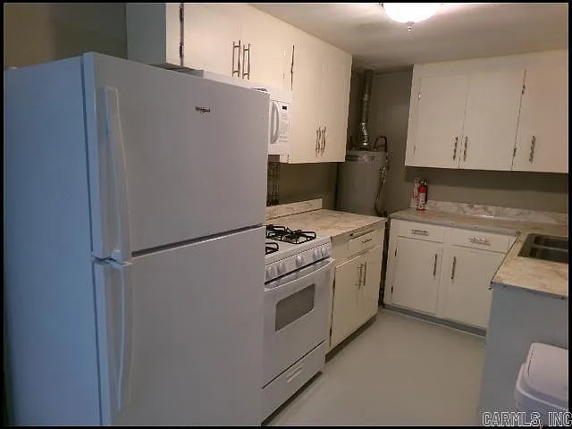 814 N G St — Photo 8