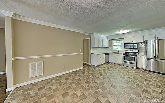 5th image of 4245 Vinetta Ct