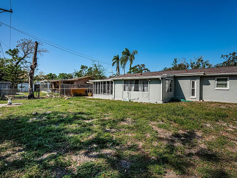 4424 Beacon Square Dr — Photo 28