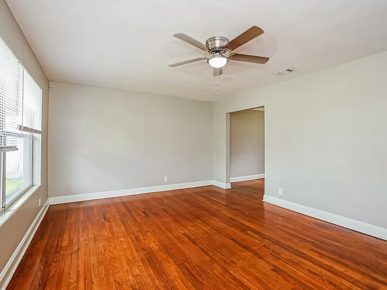 2615 Ligustrum Rd — Photo 5