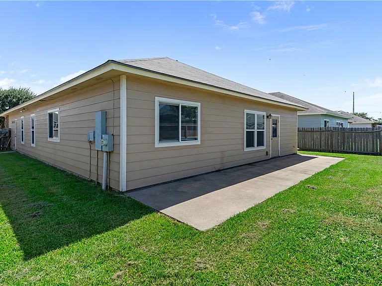 6518 Purplewing Dr — Photo 16