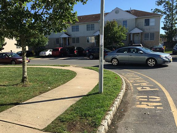 4th image of 121 Chateau Dr