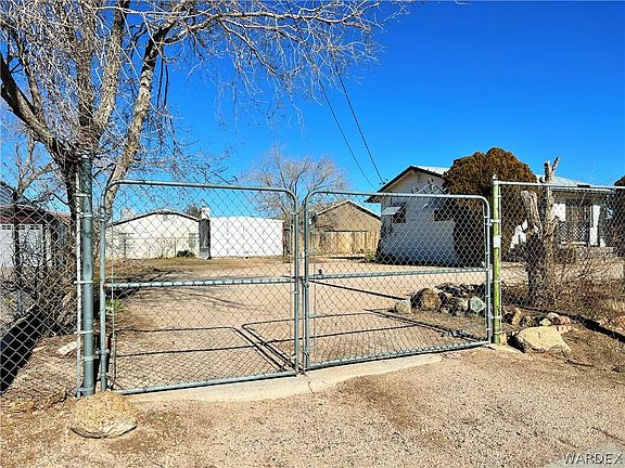 3rd image of 2843 Louise Ave