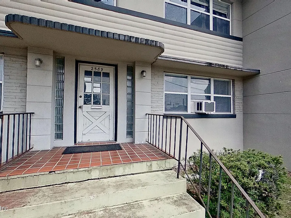 1464 Holmesdale Rd