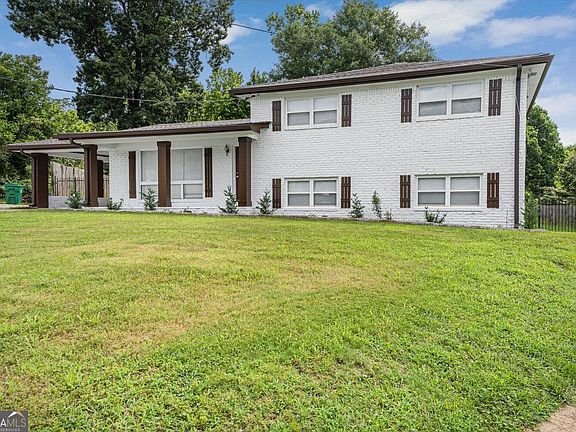 3rd image of 2044 Yucca Dr