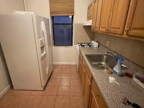 24-60 27th Street image 2 of 10