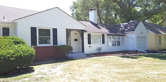 2nd image of 233 W Maiden Ln