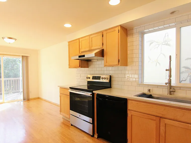 11441 SE 195th Pl — Photo 13