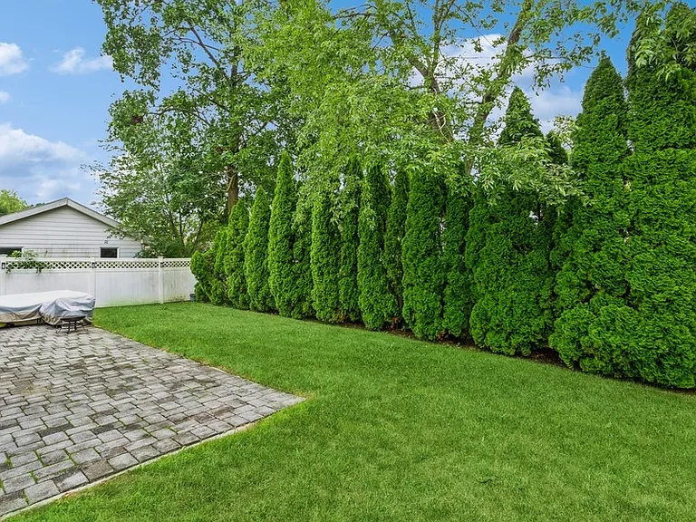 20 Holland Ave — Photo 24