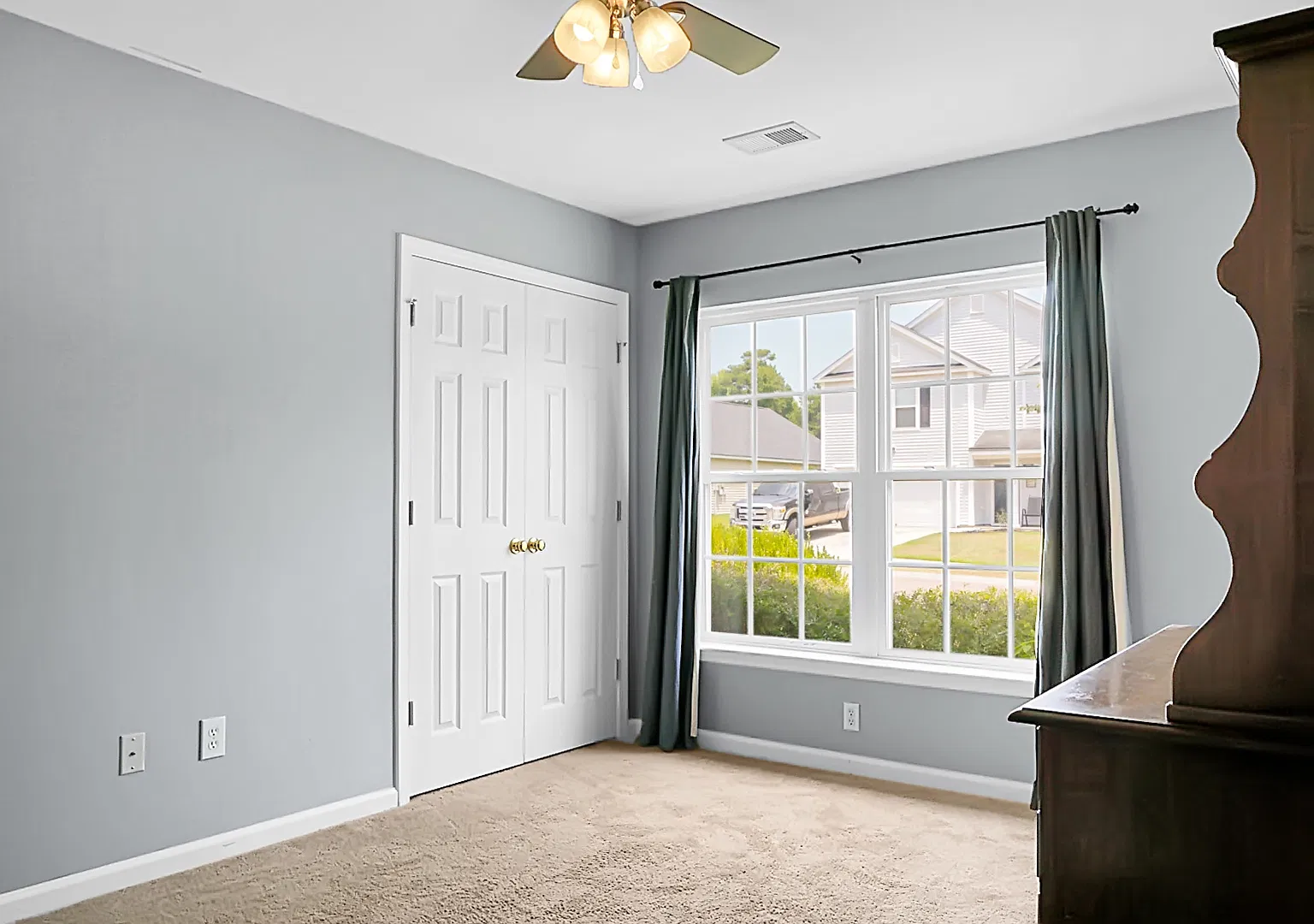 5 bed, 2338 sqft, $2,500 — Photo 4