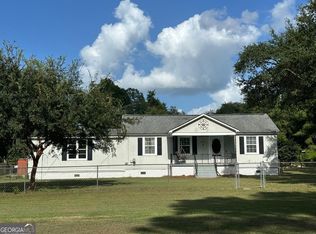 18 Harvey Wommack Rd, Hazlehurst, GA 31539
