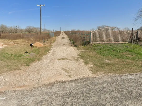 2514 Hartfield Rd, La Vernia, TX 78121