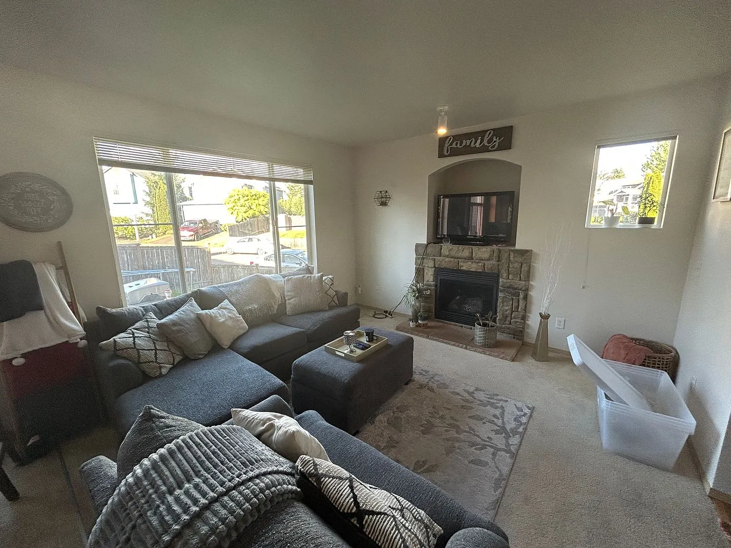4B, 2.5BA Pet-friendly home w/2-car garage in Whitman Court -Renton, $3,595 per month — Photo 2
