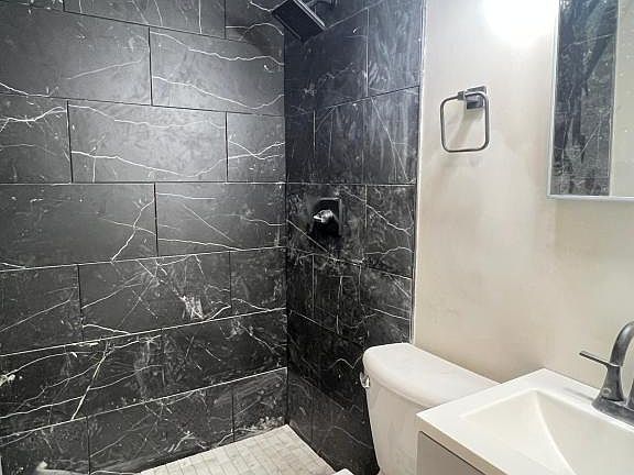 4th image of 124 W 9th Ave