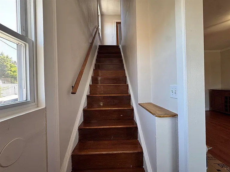 8906 Tonnelle Ave — Photo 5