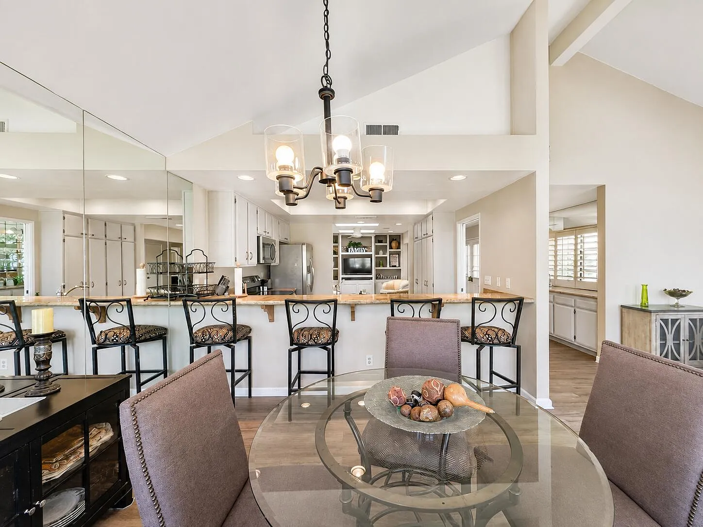 2 bed, 1572 sqft, $2,900 — Photo 4