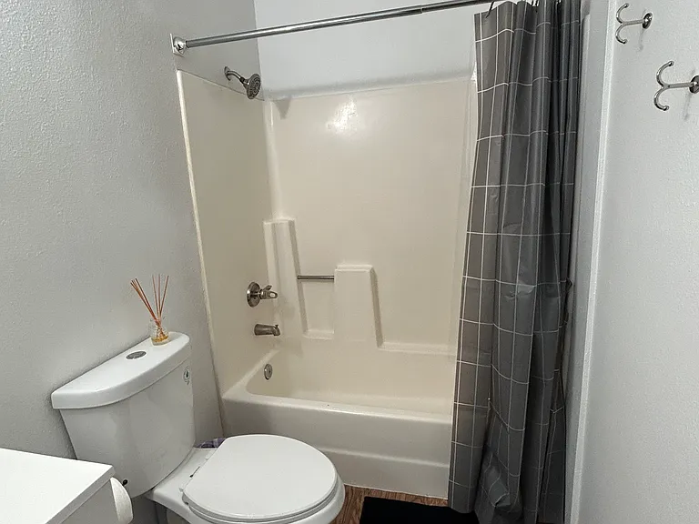 1025 Southwood Dr #T — Photo 7