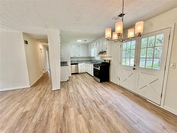 5th image of 3165 Delhi Dr