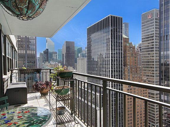 5th image of 112 W 56th St APT 31S