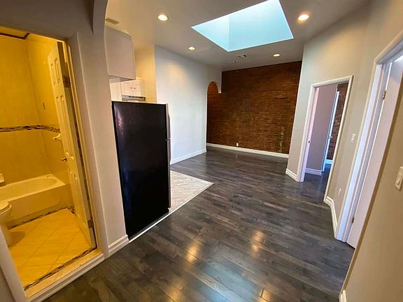 3rd image of 906 Fulton St #3