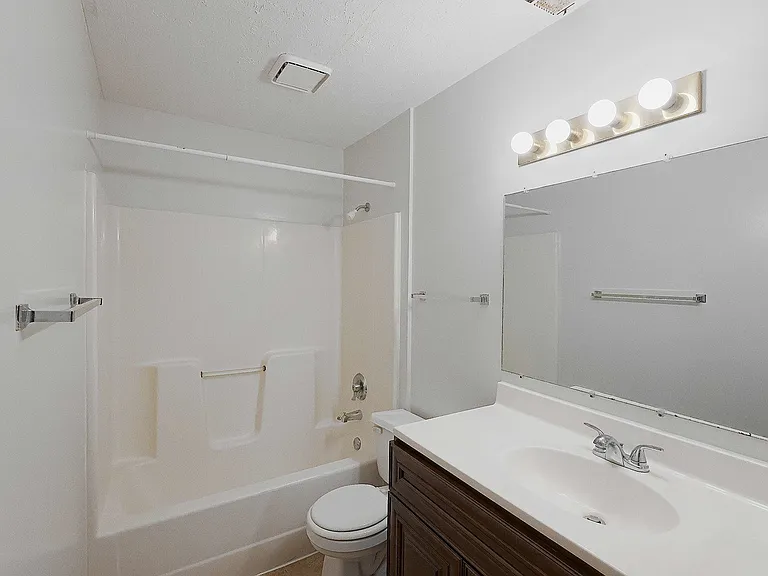 2221 S Street — Photo 13