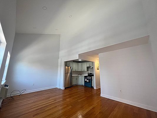 4th image of 107-14 160th St #2