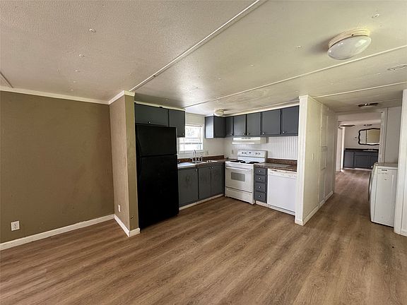 4th image of 204 W Tarrant St