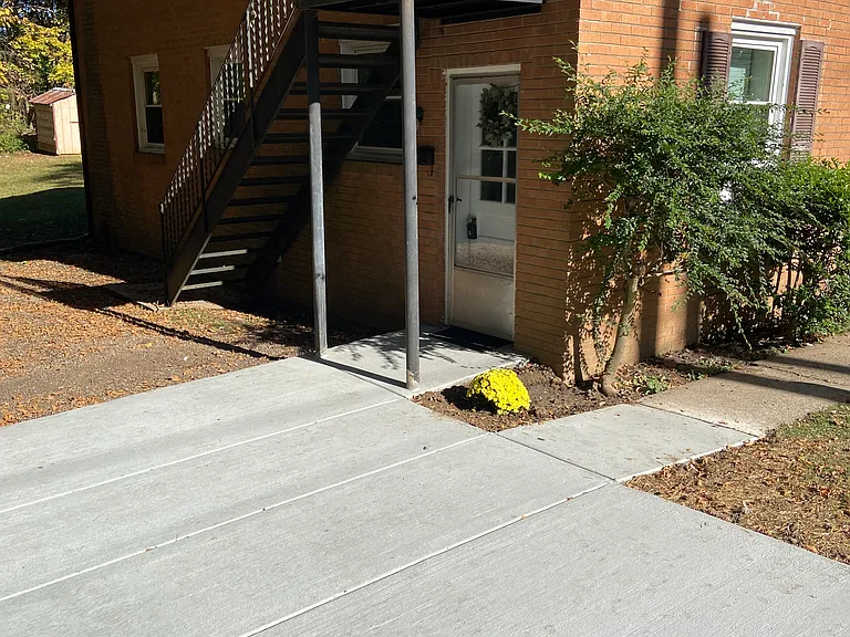 405 E Cedar St — Photo 2