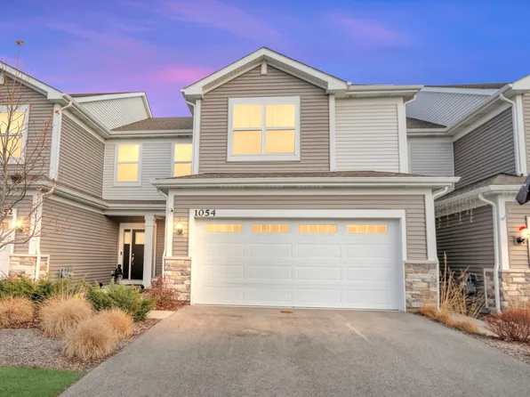 1054 Moraine Dr, South Elgin, IL 60177