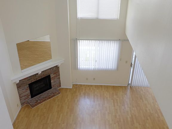 5th image of 2677 Centinela Ave Unit 306