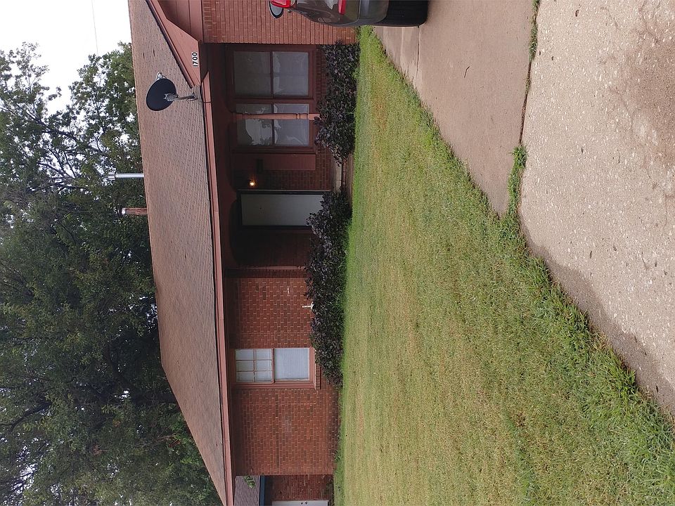 2nd image of 1700 Meyers Pl