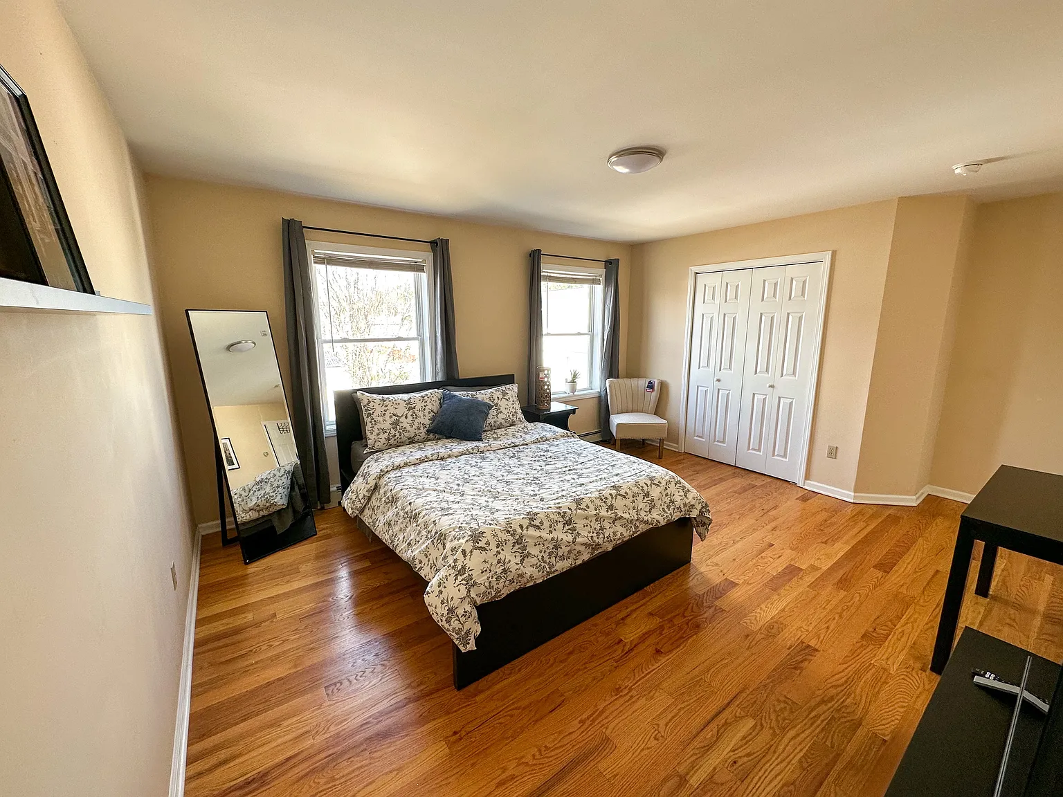 3 bed, 1.5 bath, 3200 sqft, $1,450 — Photo 2