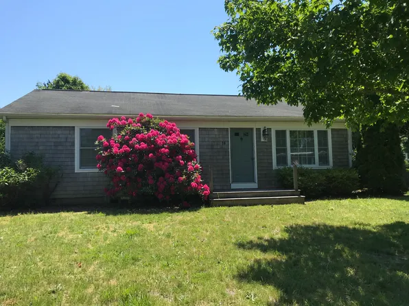 74 Pine St, Edgartown, MA 02539