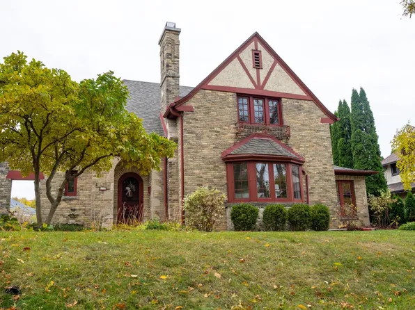 6110 Washington CIRCLE, Wauwatosa, WI 53213