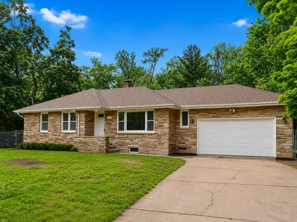 1985 Prosperity Rd N, Maplewood, MN 55109