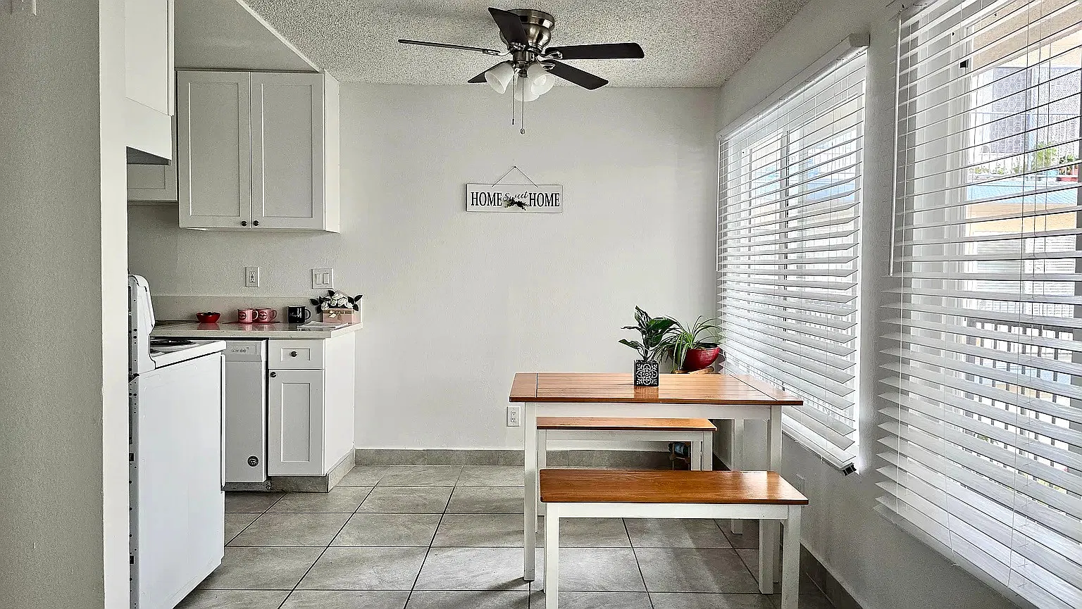 8545 Cedros Unit 117 — Photo 2