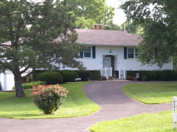 15294 Skyway Dr, Bonner Springs, KS 66012
