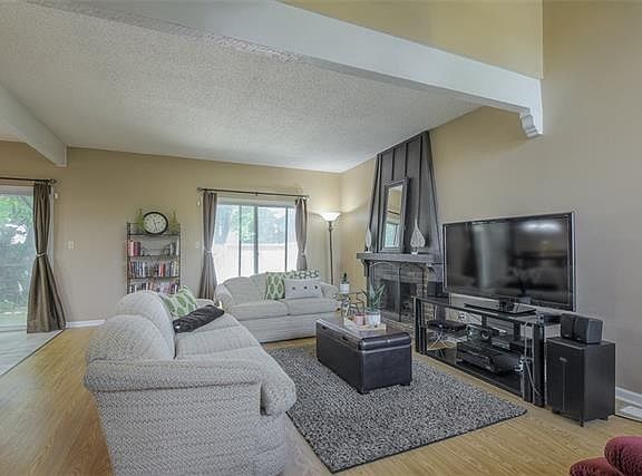 4th image of 8023 Monrovia St