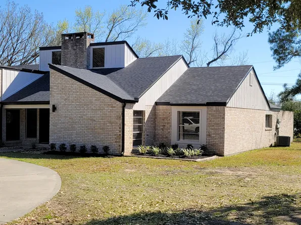 1375 Shadowdale St, Bridge City, TX 77611