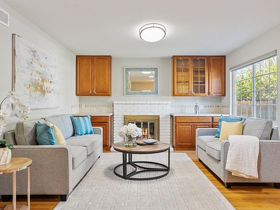 5th image of 1071 W Hill Ct