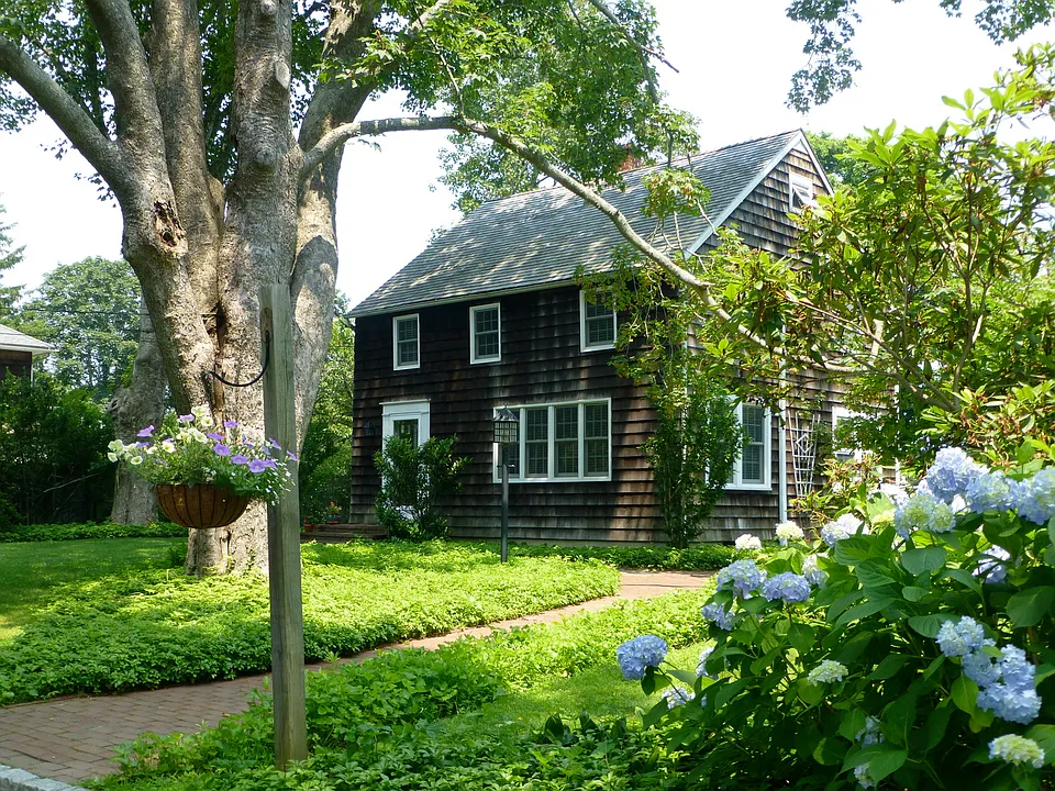 32 Sag Harbor Tpke
