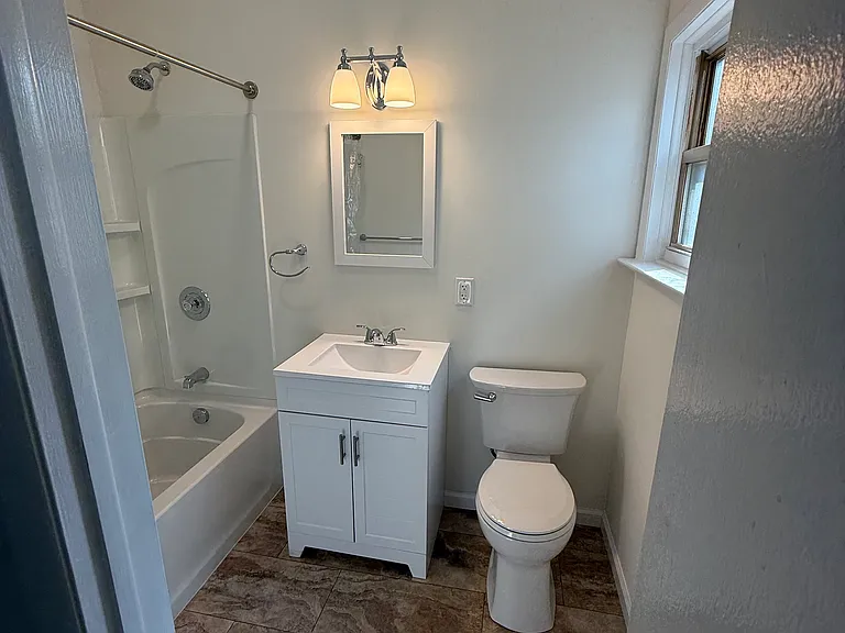 518 Main St — Photo 2