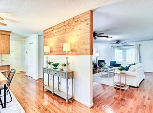 582 Calestown Rd, Bonneau, SC 29431