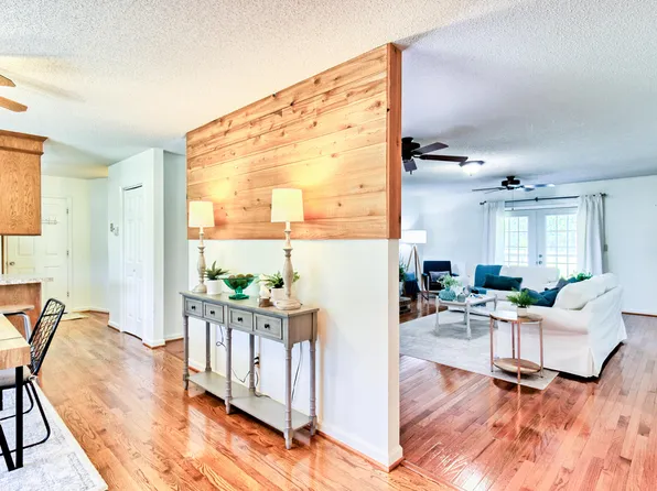 582 Calestown Rd, Bonneau, SC 29431