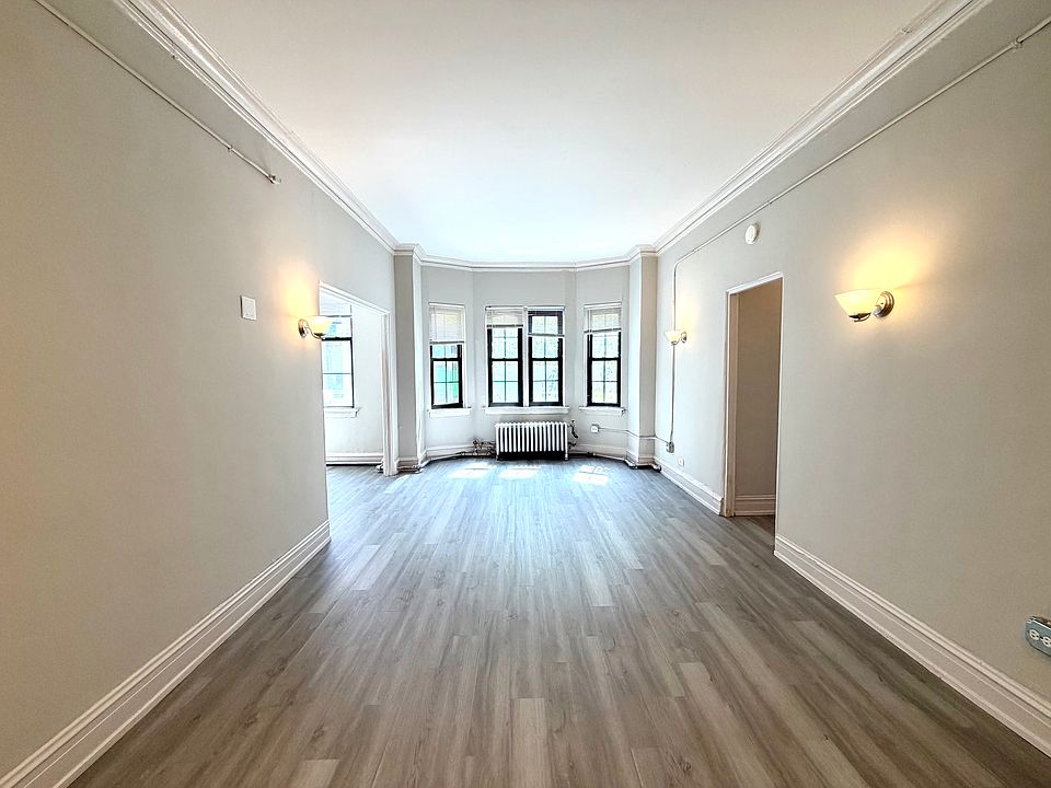 1st image of 1033 W Loyola Ave #106